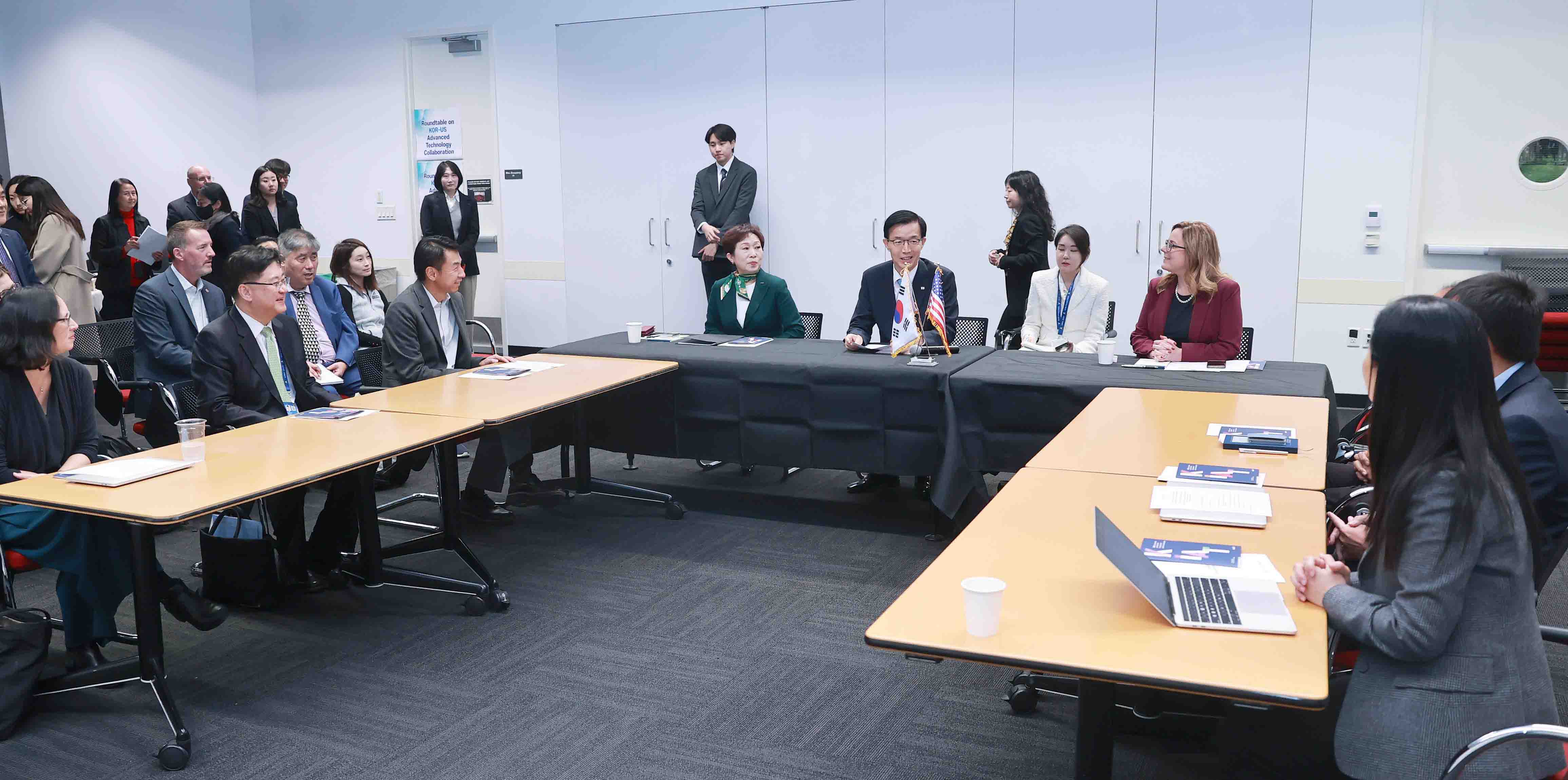 한-스탠퍼드대 간 첨단기술 협력 및 청년교류 지원 협력을 위한 MOU 체결식 이미지 0