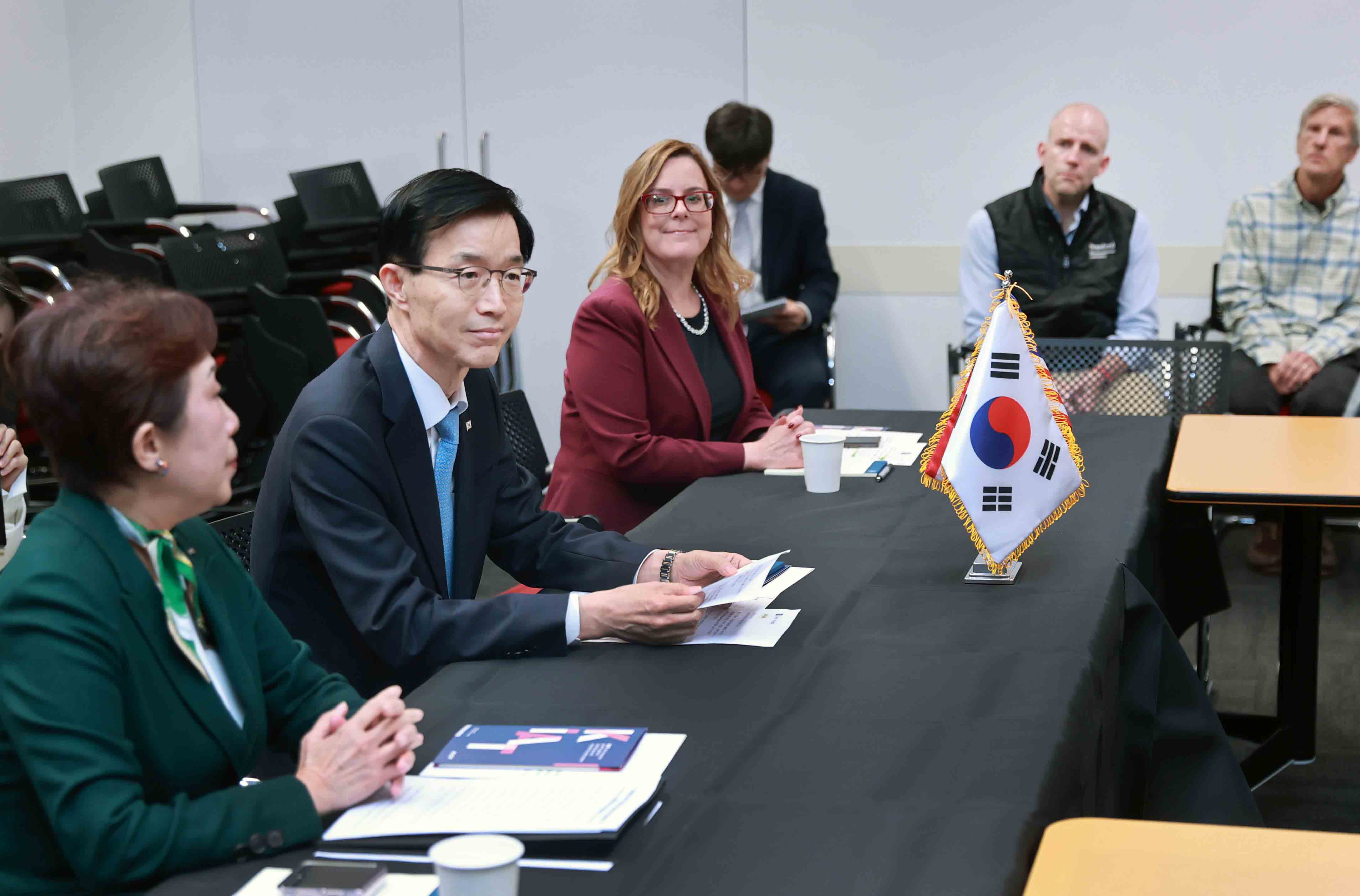 한-스탠퍼드대 간 첨단기술 협력 및 청년교류 지원  협력을 위한 MOU 체결식 이미지 1