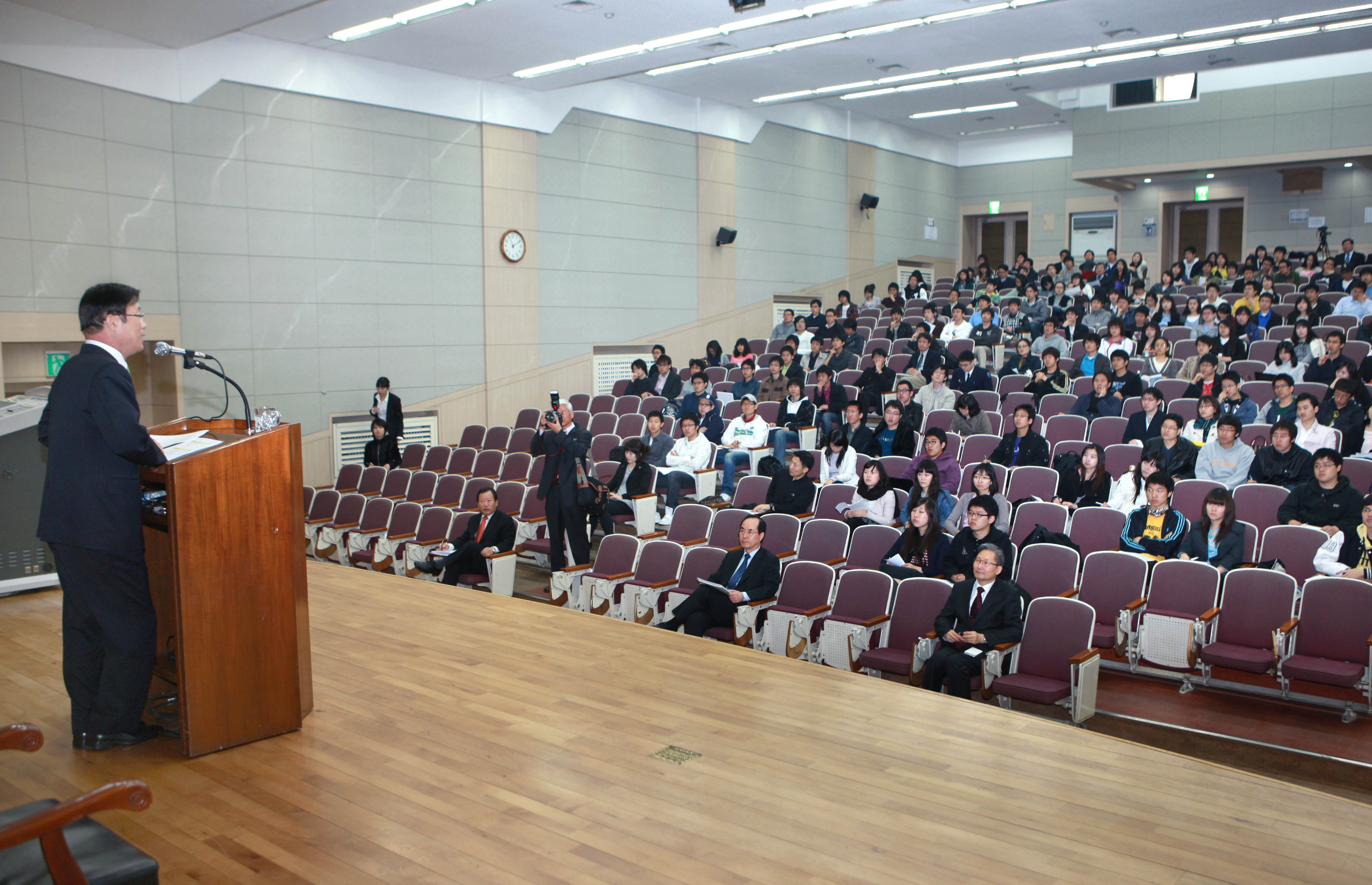 포토뉴스 < 정책뉴스 < 알림·뉴스 산업통상자원부 홈페이지 - 연세대학교 특강 산업통상자원부