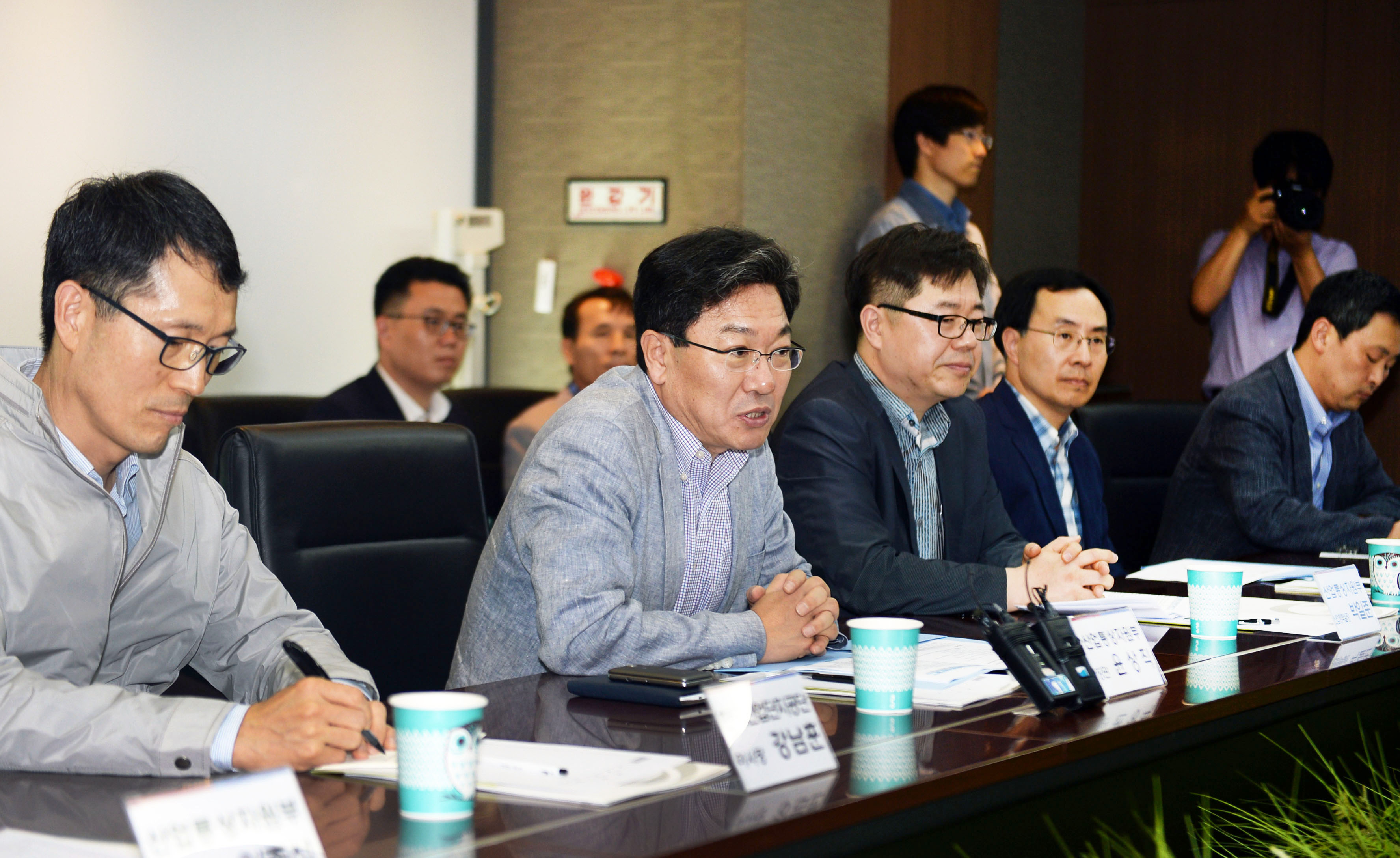 포토뉴스 < 정책뉴스 < 알림·뉴스 산업통상자원부 홈페이지 - 수출중소기업 현진제업(주) 현장방문 산업통상자원부