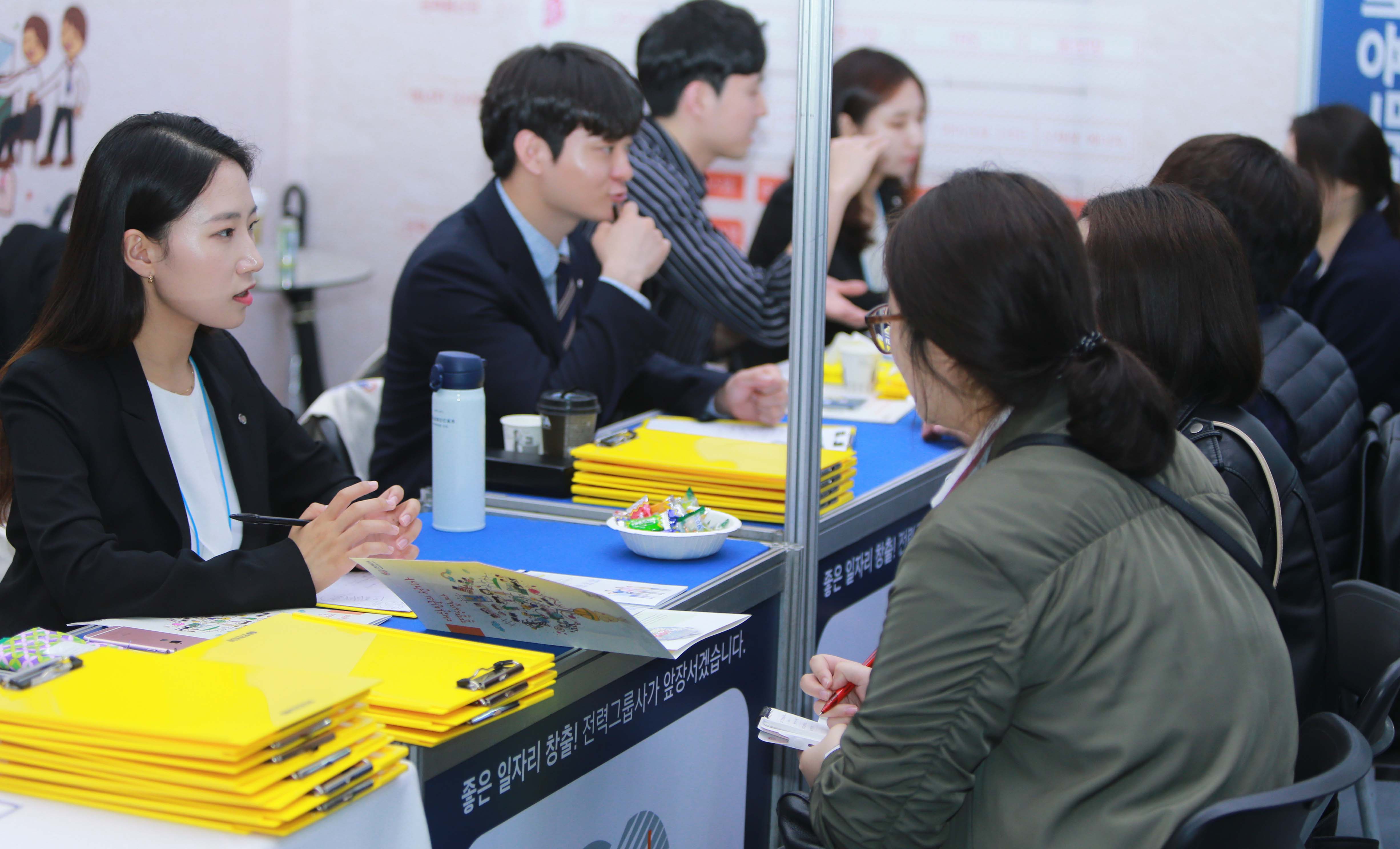 포토뉴스 < 정책뉴스 < 알림·뉴스 산업통상자원부 홈페이지 - 2018 하반기 전력그룹사 합동 채용박람회 산업통상자원부