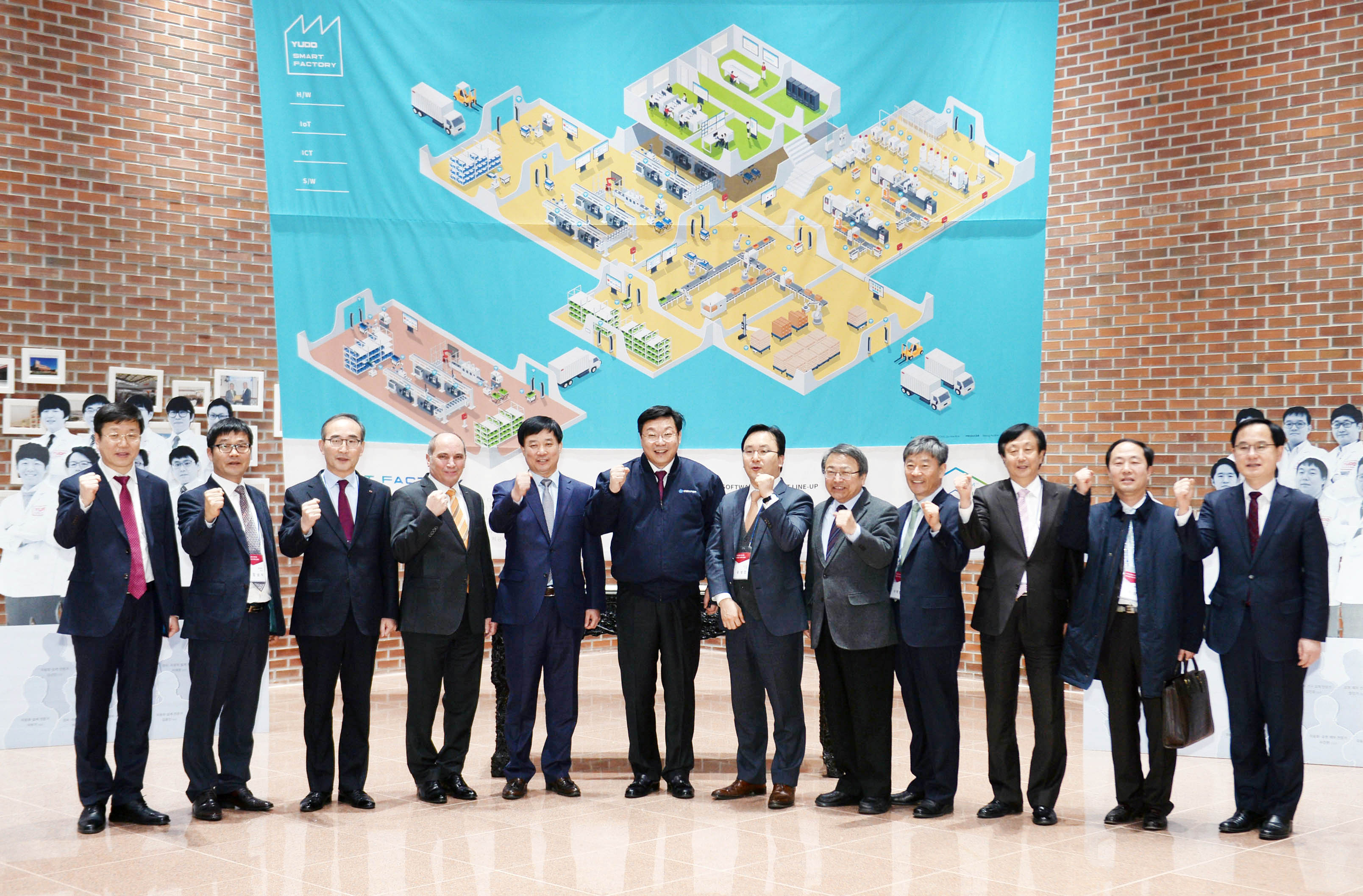 포토뉴스 < 정책뉴스 < 알림·뉴스 산업통상자원부 홈페이지 - 스마트공장 구축 우수기업인 (주)유도 현장방문 산업통상자원부