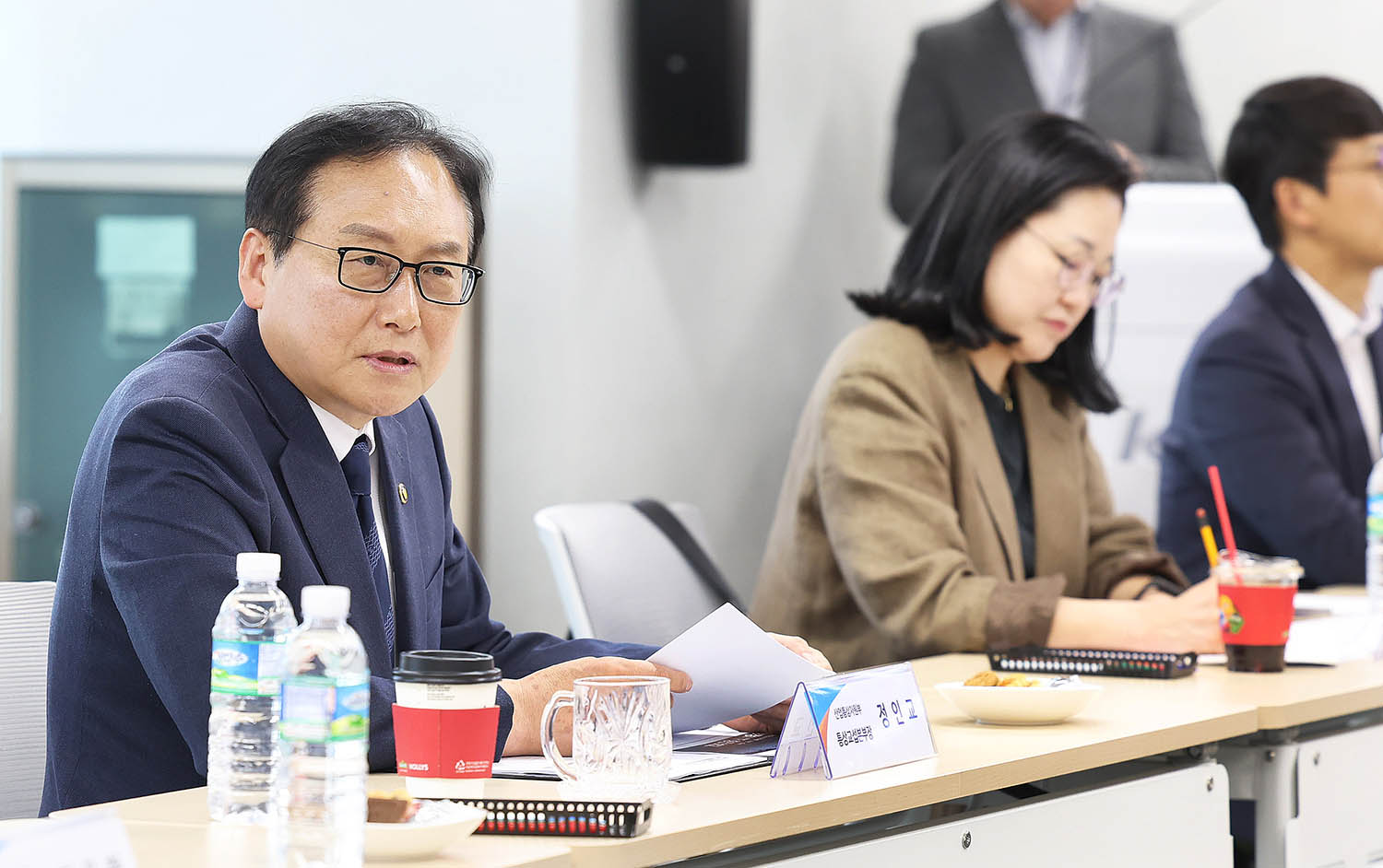 포토뉴스 < 정책뉴스 < 알림·뉴스 산업통상자원부 홈페이지 - 전략물자관리원 현장방문 산업통상자원부