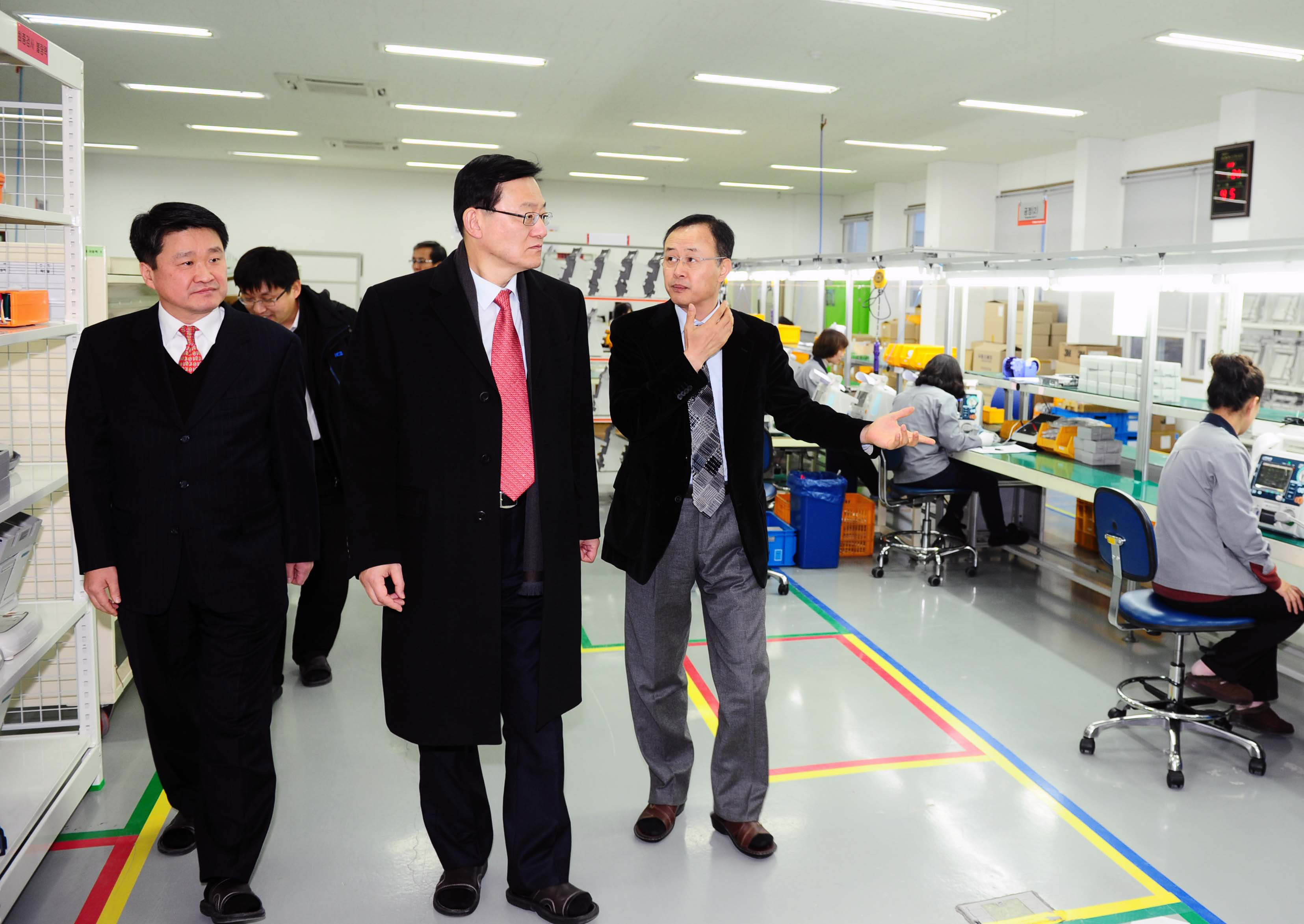 포토뉴스 < 정책뉴스 < 알림·뉴스 산업통상자원부 홈페이지 - 원주 의료기기 업체인 (주)씨유메디컬 현장방문 산업통상자원부