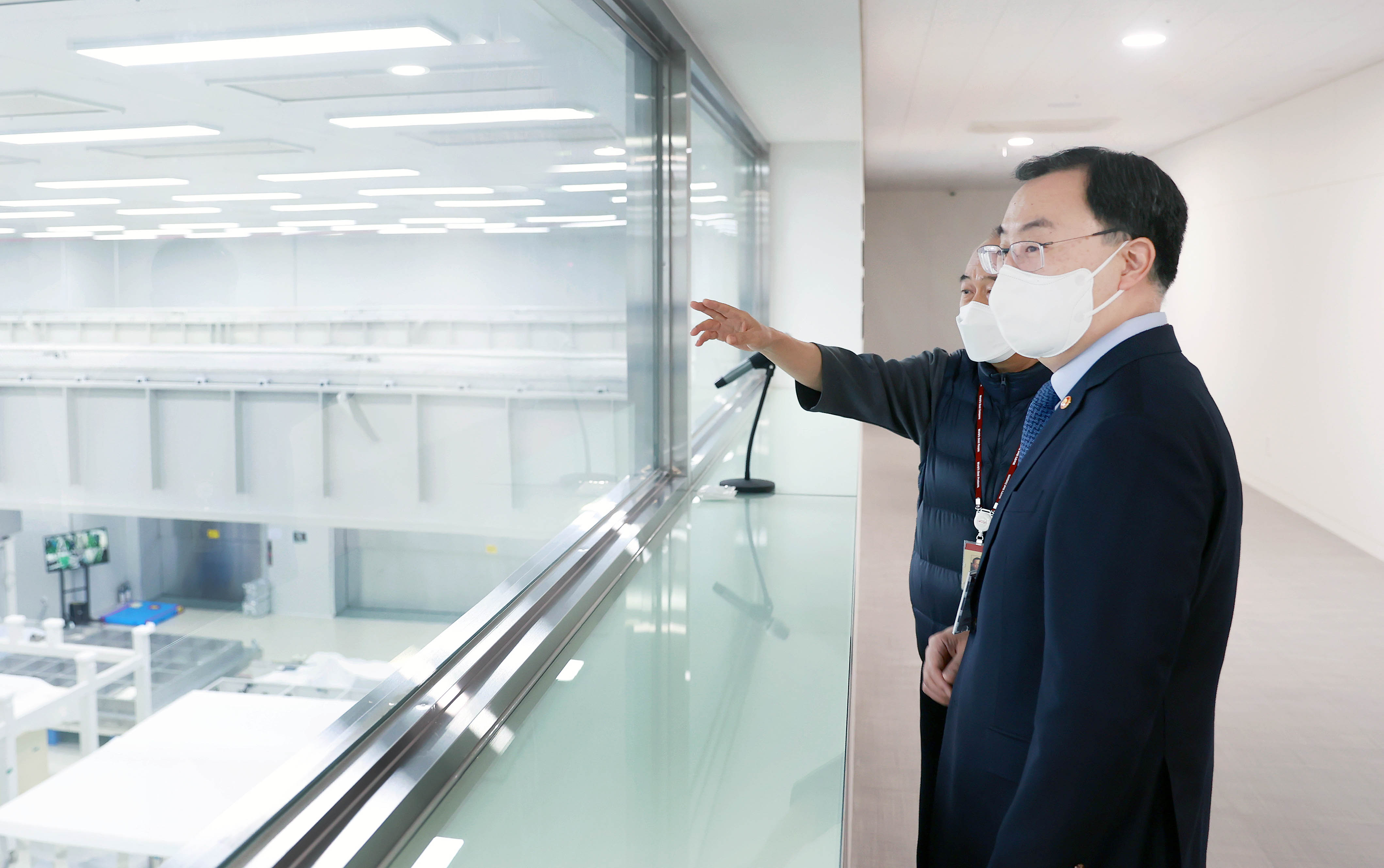 포토뉴스 < 정책뉴스 < 알림·뉴스 산업통상자원부 홈페이지 - 주성엔지니어링 R&D센터 방역점검 산업통상자원부