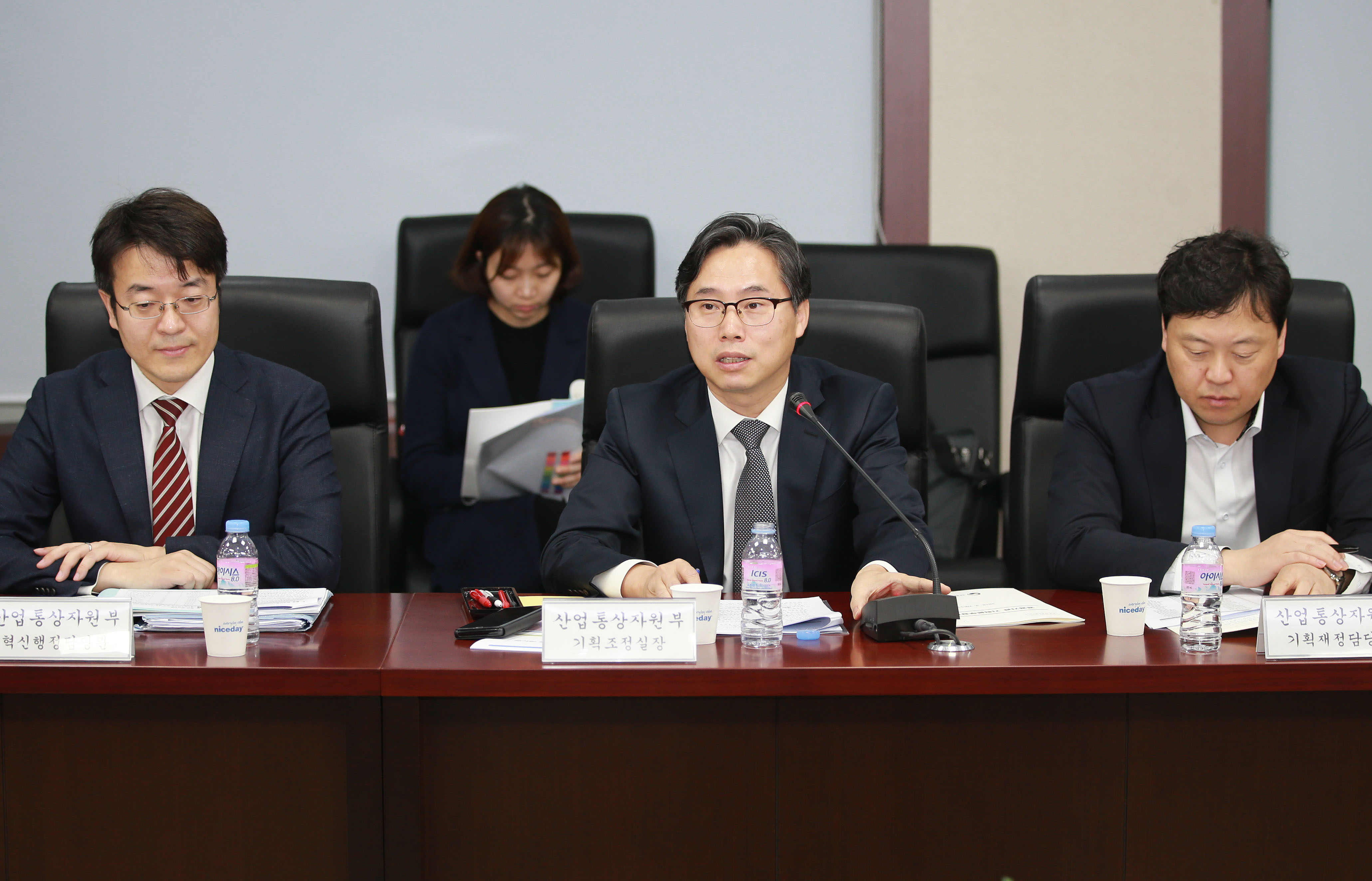 포토뉴스 < 정책뉴스 < 알림·뉴스 산업통상자원부 홈페이지 - 산업부 산하 공공기관 기획본부장 회의 산업통상자원부