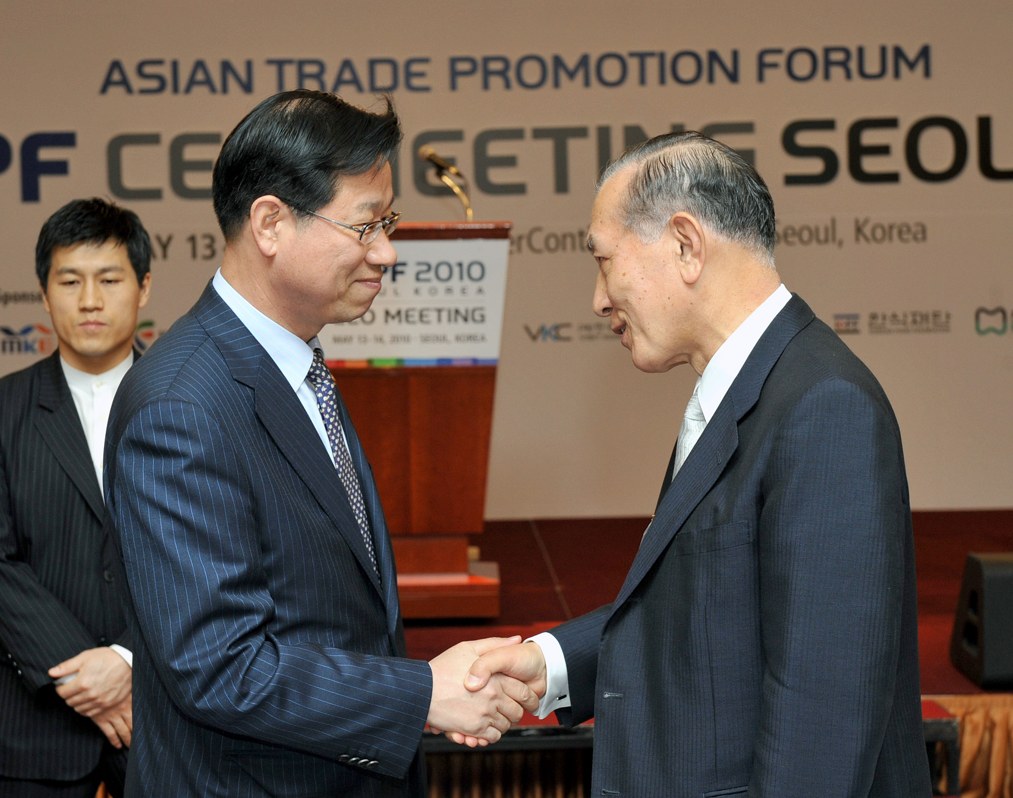 포토뉴스 < 정책뉴스 < 알림·뉴스 산업통상자원부 홈페이지 - 2010 ATPF 연차회의 오찬회 산업통상자원부