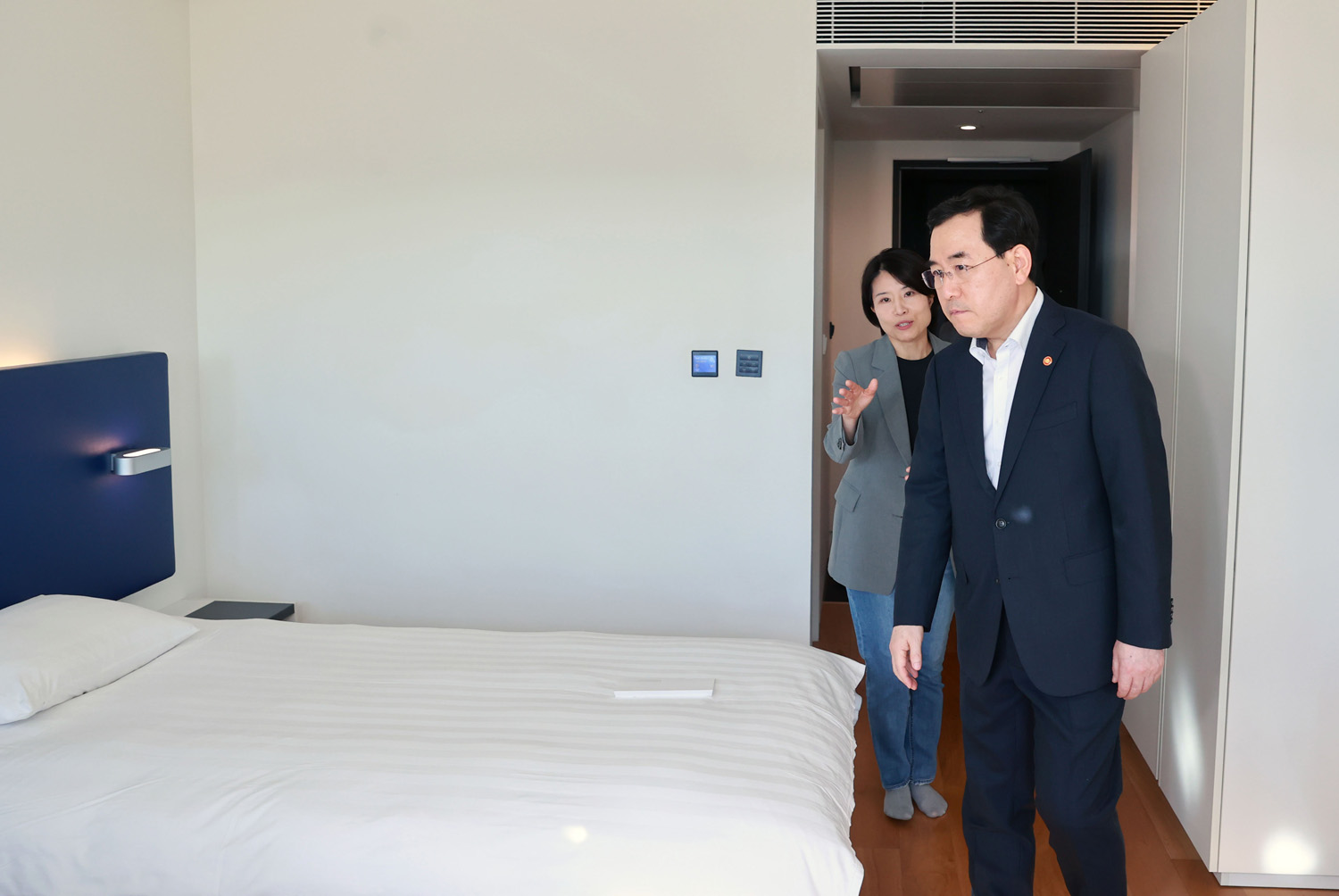 포토뉴스 < 정책뉴스 < 알림·뉴스 산업통상자원부 홈페이지 - 잼버리 대원들 기업 연수원 숙소 현장점검 산업통상자원부