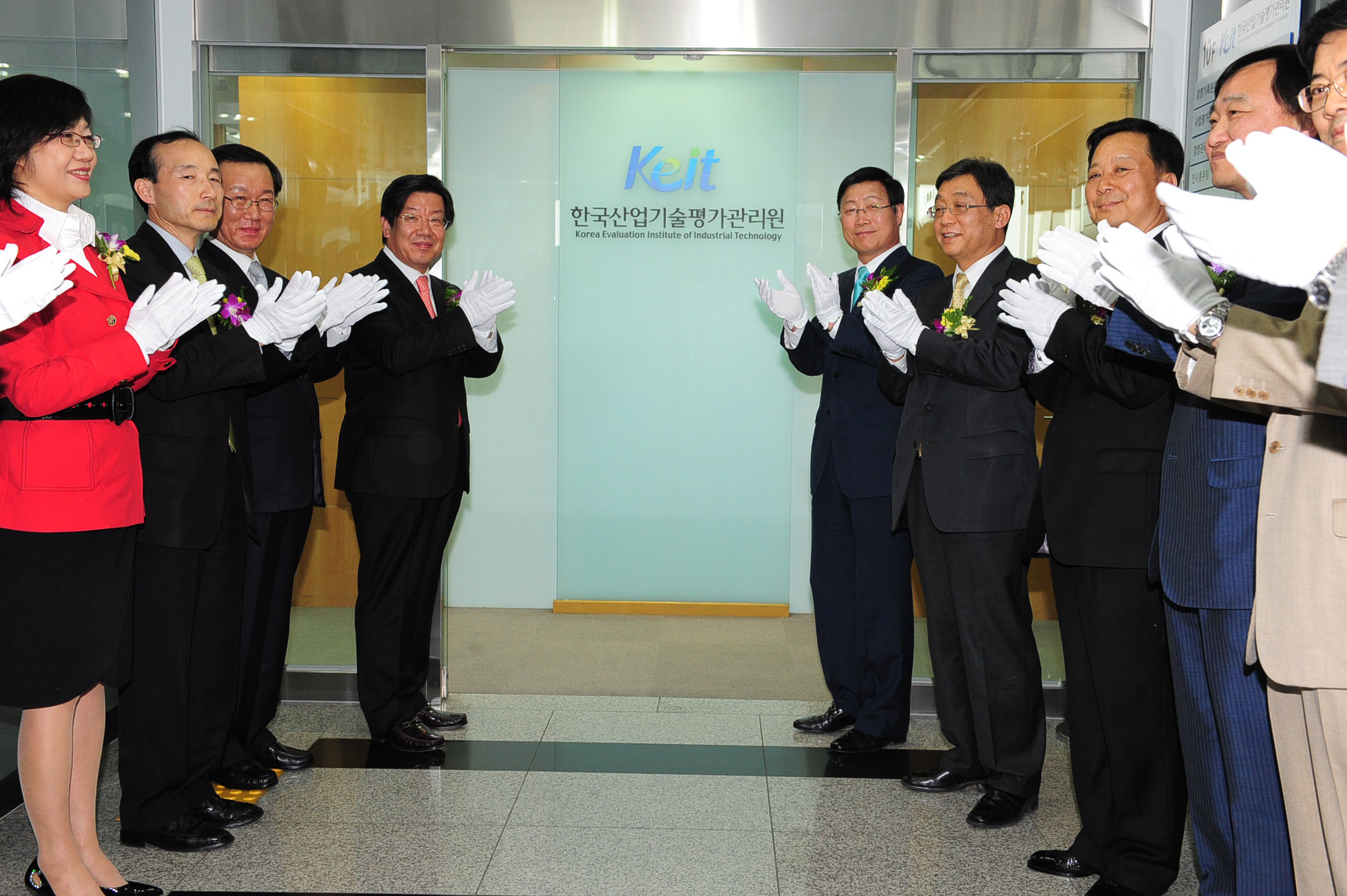 포토뉴스 < 정책뉴스 < 알림·뉴스 산업통상자원부 홈페이지 - 한국산업기술평가관리원 현판식 산업통상자원부