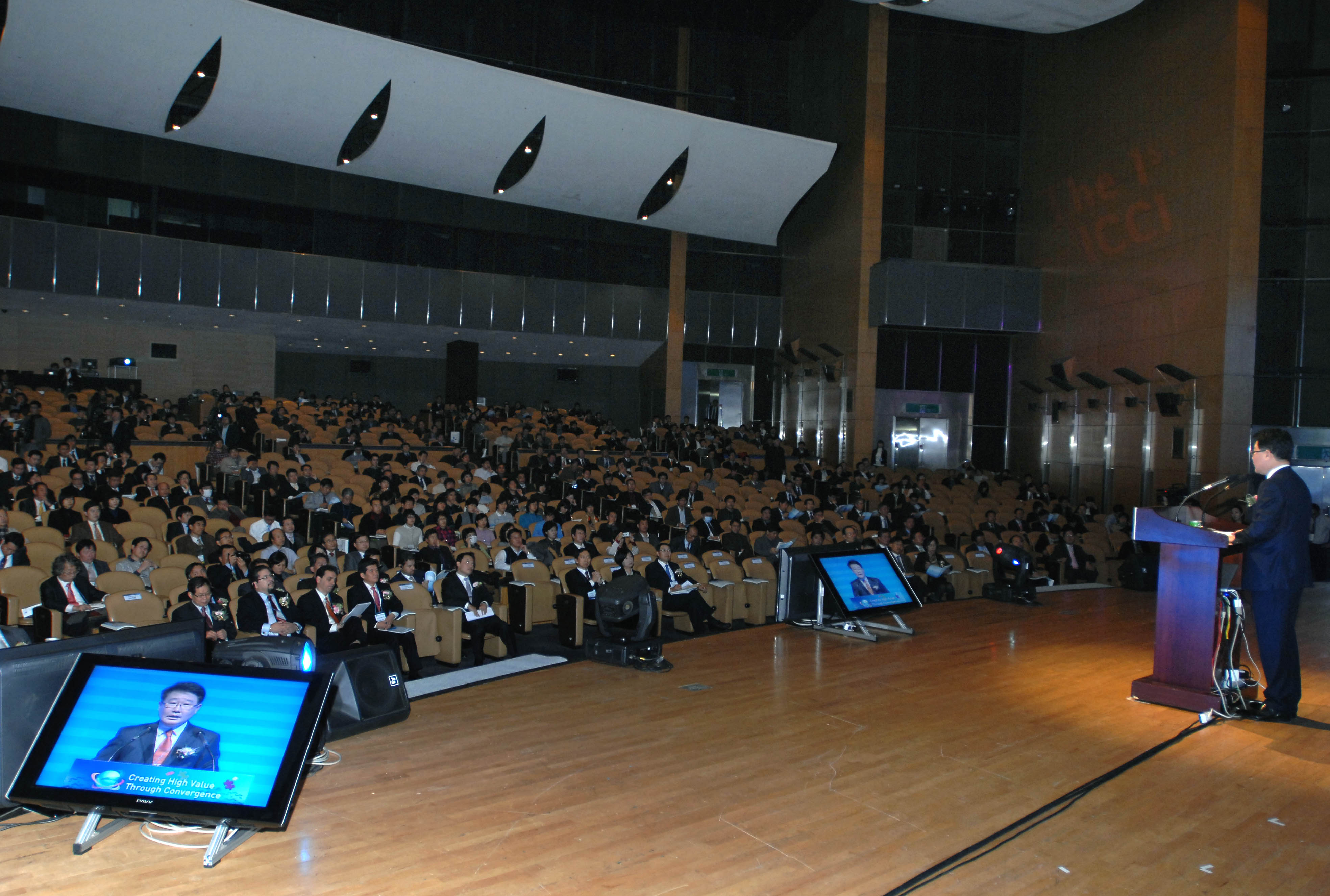 포토뉴스 < 정책뉴스 < 알림·뉴스 산업통상자원부 홈페이지 - 제1회 융.복합 국제 컨퍼런스 산업통상자원부
