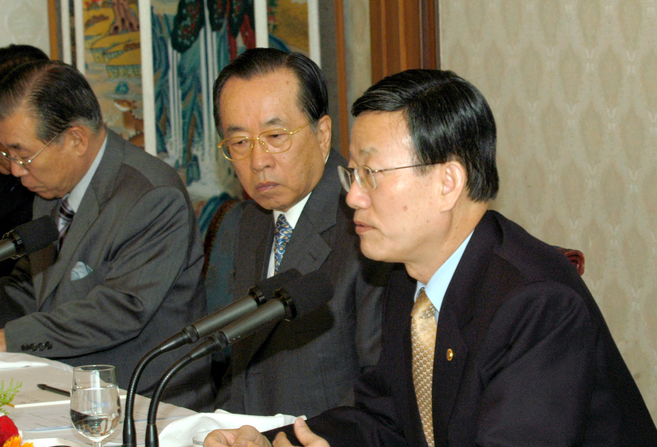 포토뉴스 < 정책뉴스 < 알림·뉴스 산업통상자원부 홈페이지 - 무역업계와의 조찬간담회 산업통상자원부